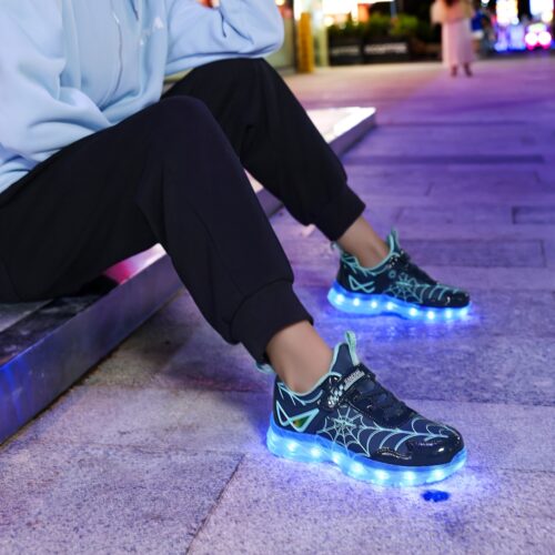 product-fancy-71bc9c43-9dfe-4b46-ac48-5ed6ef547da2 Baskets lumineuses à LED avec chargement USB