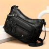 Sac Messager Unisexe "Automne-Hiver" : Le Cadeau Idéal de Noël. Un sac bandoulière tendance, pratique et mixte, avec des zips multiples au look décontracté et original.