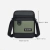 Cette pochette bandoulière pour homme est conçue pour offrir une solution de rangement compacte, pratique et polyvalente au quotidien.