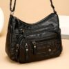 Sac Messager Unisexe "Automne-Hiver" : Le Cadeau Idéal de Noël. Un sac bandoulière tendance, pratique et mixte, avec des zips multiples au look décontracté et original.