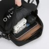 Sac bandoulière homme grand format en Oxford – Tendance, vertical et pratique au quotidien.