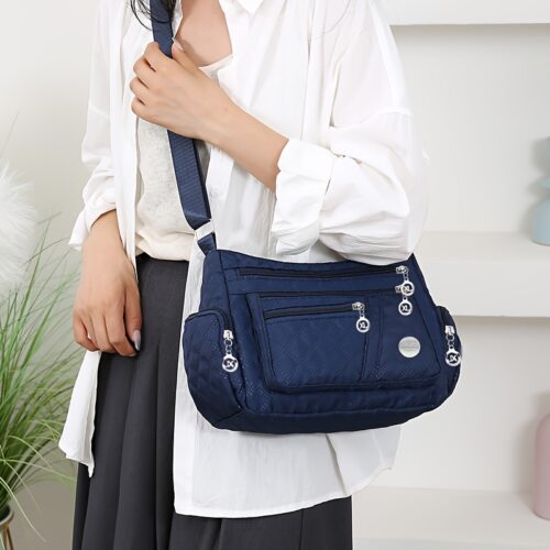 Sac Bandoulière Carré Unisexe en Tissu Oxford Alliez style et praticité avec ce sac à épaule unique grand format, conçu pour les hommes et les femmes.