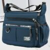 Sac à documents - Sac carré neutre pour hommes et femmes, sac bandoulière simple, sac à bandoulière, multi-poches, décontracté, pour les trajets domicile-travail, sac messager [Sens de la fermeture éclair, lettres brodées aléatoires]