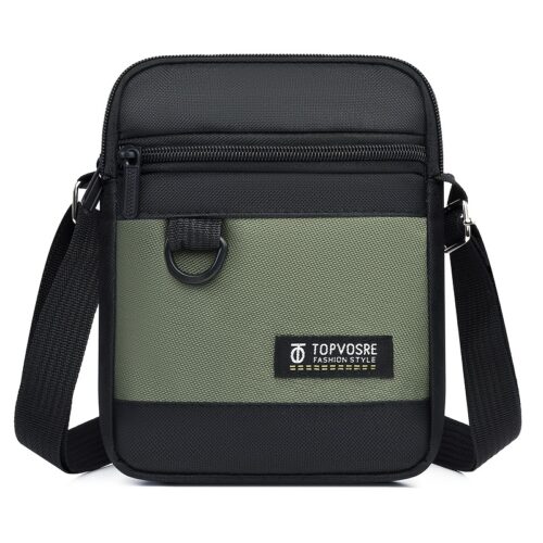 Cette pochette bandoulière pour homme est conçue pour offrir une solution de rangement compacte, pratique et polyvalente au quotidien.