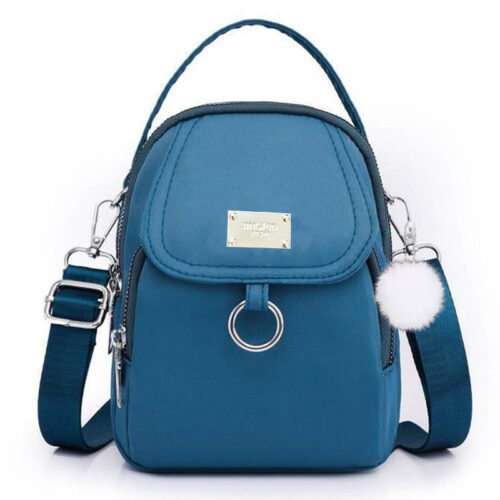 Apportez une touche de style décontracté et estival à votre collection avec ce lot de 2 pièces (comprenant un sac carré et son accessoire coordonné.