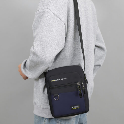 Les Atouts de Ce Modèle Design Épuré et Mixte : Sa ligne simple et moderne convient aussi bien aux hommes qu'aux femmes, offrant un look décontracté qui s'accorde facilement avec toutes vos tenues.