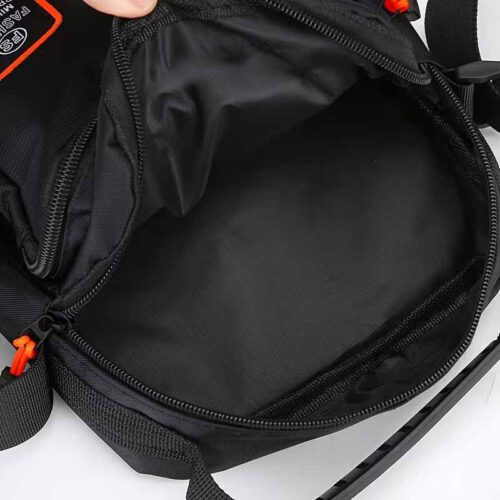 Sac à Main & Bandoulière Urbain pour Homme  Organisation optimale : Ses multiples poches compartimentées accueillent facilement tous vos essentiels (portefeuille, clés, mini-tablette, etc.).