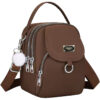 Apportez une touche de style décontracté et estival à votre collection avec ce lot de 2 pièces (comprenant un sac carré et son accessoire coordonné.