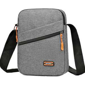 Léger, organisé et terriblement tendance. Ce sac bandoulière à poches zippées vous accompagne partout — école, voyages, sorties.