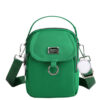 Apportez une touche de style décontracté et estival à votre collection avec ce lot de 2 pièces (comprenant un sac carré et son accessoire coordonné.