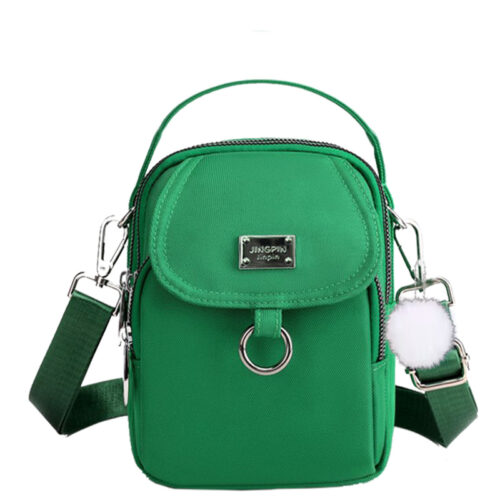 Apportez une touche de style décontracté et estival à votre collection avec ce lot de 2 pièces (comprenant un sac carré et son accessoire coordonné.