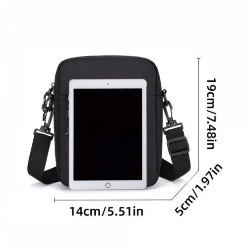 Sac bandoulière décontracté noir motif sport – Sangle réglable, multi-poches et design compact pour un usage quotidien stylé.