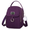 Apportez une touche de style décontracté et estival à votre collection avec ce lot de 2 pièces (comprenant un sac carré et son accessoire coordonné.