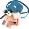 Apportez une touche de style décontracté et estival à votre collection avec ce lot de 2 pièces (comprenant un sac carré et son accessoire coordonné.