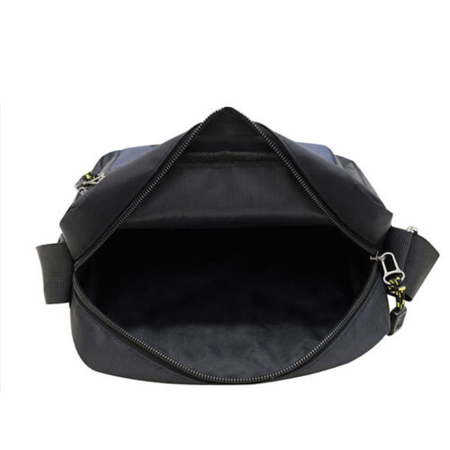 Les Atouts de Ce Modèle Design Épuré et Mixte : Sa ligne simple et moderne convient aussi bien aux hommes qu'aux femmes, offrant un look décontracté qui s'accorde facilement avec toutes vos tenues.