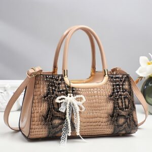 Sac à main pour femme adapté au travail et aux fêtes